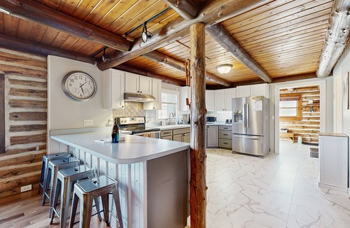 Town of Reading Cabin | Relaxing dog-friendly water-view cabin with firepit, deck, grill, & full kitchen