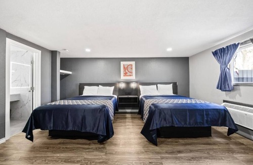Cleburne Hotel | Relaxing Lodging Designed for Road Trip Enthusiasts Seeking Both Ease & Comfort