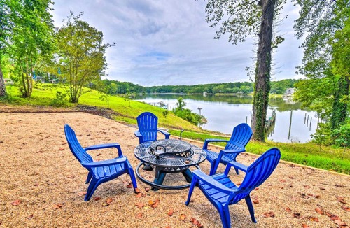 Dutton House | Relaxing Riverfront Cottage w/Boat Dock!