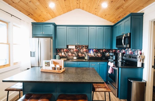 Franklin Cabin | Relaxing Summer getaway. Sunset & Mountain View’s in the hot tub