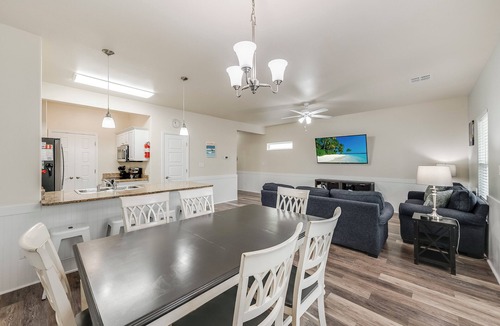 Corpus Christi House | Remodeled Coastal Retreat | Heated Pool, Private Patio & King Beds