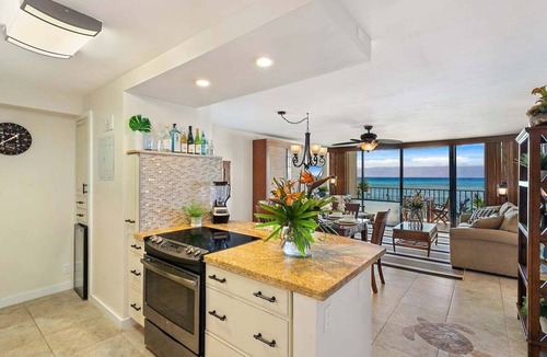 Kahana Condo | Remodeled Maui OceanFront 2BD w Ocean Views Valley Isle 208