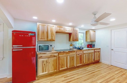 Boothbay Harbor Cabin | Renovated home with water views, - dogs okay