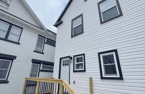 Erie House | Renting Erie Property. 4br, living room, dining room, laundry, dishwasher, Only downside- just 1 bathroom.