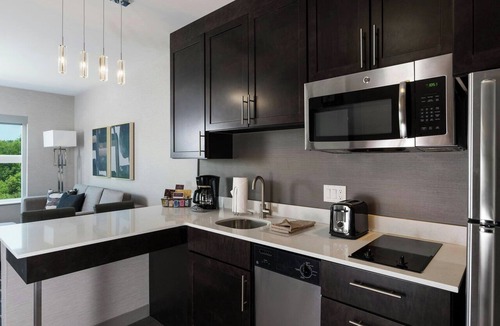 Portland Hotel | Residence Inn by Marriott Portland Thompson's Point