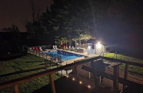 Glen Williams House | Resort like setting