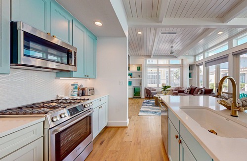 Port Aransas Cabin | Resort Pools, Golf Cart Boardwalk to Beach
