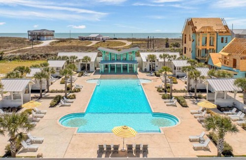 Port Aransas Cabin | Resort Pools, Golf Cart Boardwalk to Beach