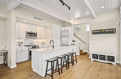 Port Aransas Cabin | Resort Pools, Pet Friendly, Golf Cart Boardwalk to the Beach