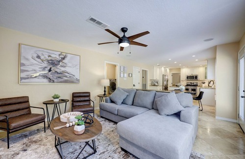 Panther Creek House | Resort-Style Pool + Spa + BBQ. Spacious 4 bdr Home @The Woodlands