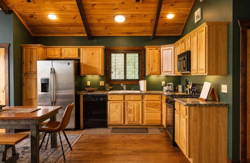 Ellijay Cabin | Retreat 50 Acres Mtn Views Hot Tub Fire Pit Sleeps 10 Game & Media Room Ellijay