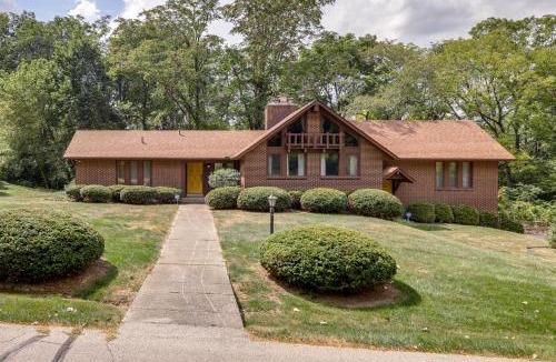 Xenia House | Retro Ohio Home on 1-Acre Property