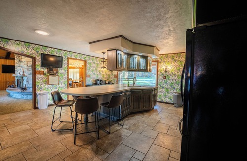 Kane House | Retro vibe 4-BR house on 14 acres near uptown Kane with bike/ski trail access