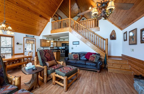 Topton Cabin | Ridgetop Lakeview - Bedroom Cabin on Lake Nantahala w/Private Deck