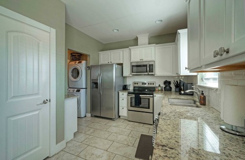 Corpus Christi Cottage | Ridley Retreat Community Pool, Mins to the Beach Corpus Christi + Port A