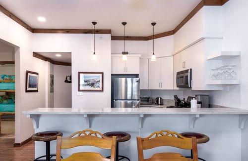 Deer Valley Condo | Right at DV base! Steps to the lifts. Beautiful mountain views! Hot Tub!