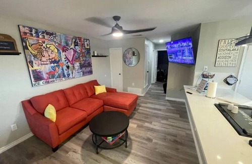 Central Arlington House | Right by AT&T, Rangers stadium