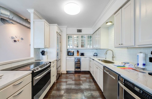 Port Aransas Condo | Right on the ship channel! This spacious 2-bedroom, 2-bath condo offers stunning