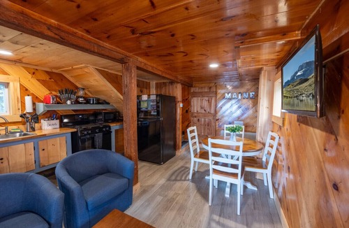 Northeast Somerset Cabin | Ripple - Cabin 3 · Lawrence`s Lakeside Cabins | Kayaks and Arcade Game