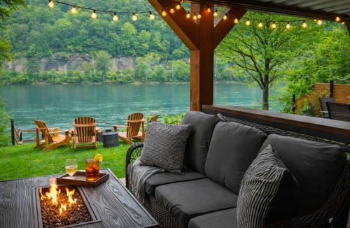 Franklin Cottage | River Cottage w 2 Story covered deck w/2 firepits, Coffee bar & outdoor TV area