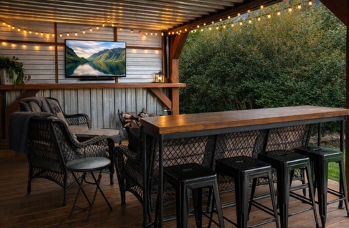 Franklin Cottage | River Cottage w 2 Story covered deck w/2 firepits, Coffee bar & outdoor TV area