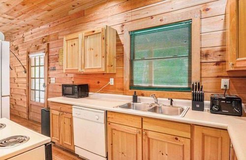 Lakemont Cabin | River Fishing Cabin - Dog Friendly