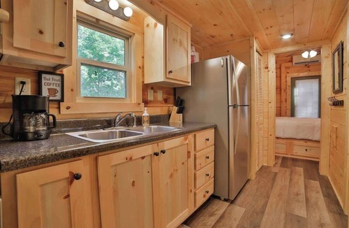 Lookout Valley Neighborhood Association Cabin | River Tiny Cabin with Shared Swim, and and Hot Tub