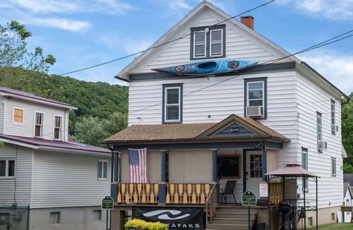 Franklin House | River Valley Retreat, paddlers & peddlers paradise on the Allegheny river