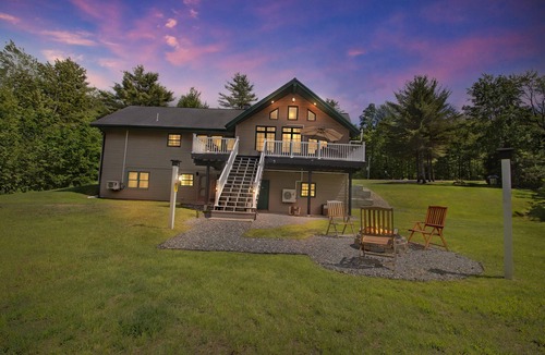 Rumford Center House | River Valley Sunset Retreat - Peaceful Getaway Near Sunday River & Bethel/Newry