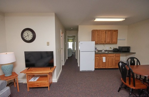 Bethel Hotel | River View Resort