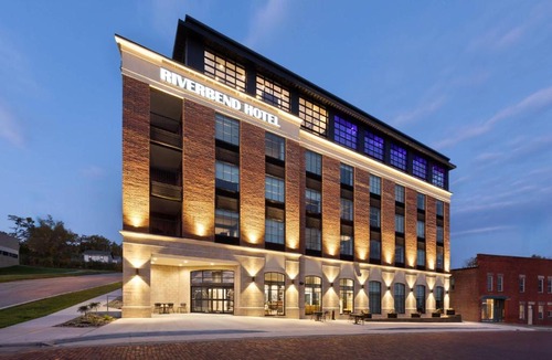 Ashtabula Hotel | Riverbend Hotel and Suites, Trademark Collection by Wyndham