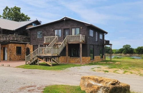 St. Joseph House | Riverfront 2 bdrm Jacuzzi Cabin with Sunset Balcony