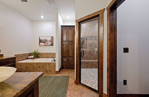 Golden Resort | Riverfront Cabin, Bunkhouse -160 Acres/Hot Tub/Hiking Trails!Kayaks Provided!
