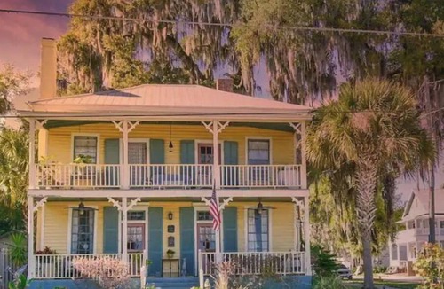 Palatka House | Riverfront Home with DOCK- South Historic District- Bring Your Boat!