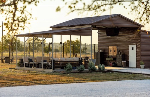 Valley Mills RV Rental | Riverfront Luxury Glamping Retreat near Waco