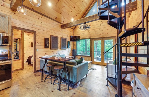 McCaysville Cabin | Riverside Retreat - Tranquility and Fun