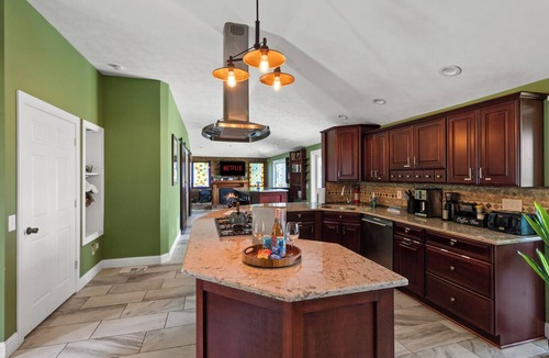Port Ontario House | Riverview Lodge Master Suite