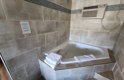 Erie Hotel | Riviera Motel Erie