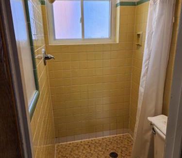 Erie Hotel | Riviera Motel