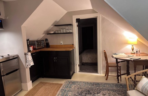 Rockland Apartment | Rockland Harbor, Restaurants & Art galleries steps away, 30 day minimum