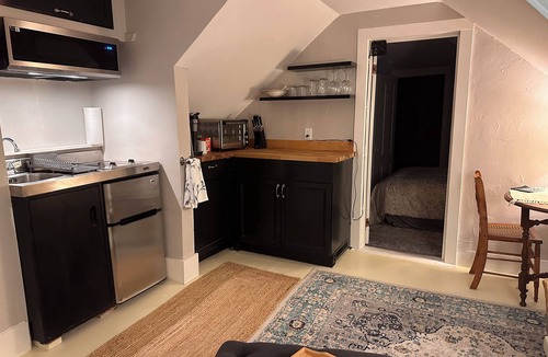 Rockland Apartment | Rockland Harbor, Restaurants & Art galleries steps away, 30 day minimum