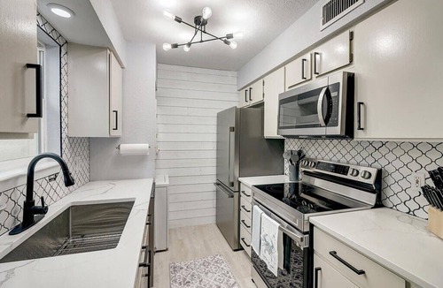 Sailhouse Condo | Rockport Dreamin! Steps to private 750' fishing pier and boat ramp!