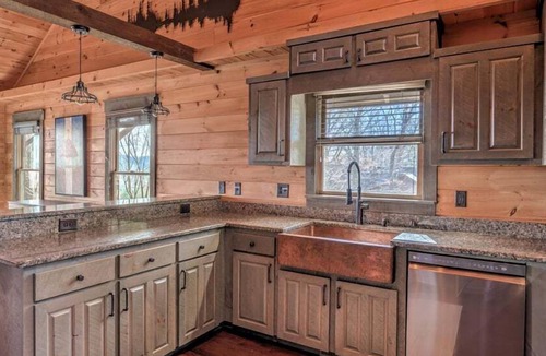 Raccoon Ridge Cabin | Rocky Ridge Escape - Panoramic Mountain Views | Hot Tub | Outdoor Fireplace