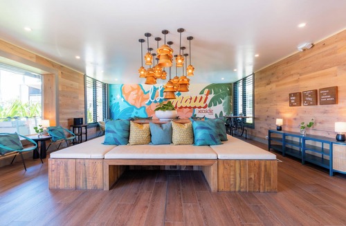 Kahului Hotel | Romantic Beach Getaway | Outdoor Pool | Minutes to Paukukalo Beach - 1.9 mi