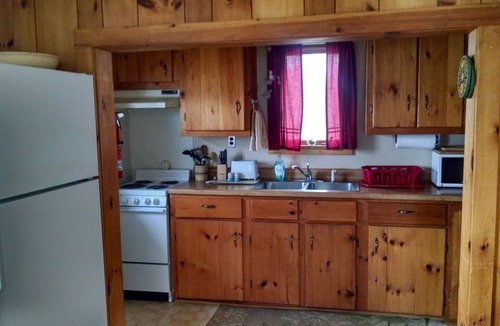 Burdett Cabin | Romantic getaway or family/friend vacation with private beach!