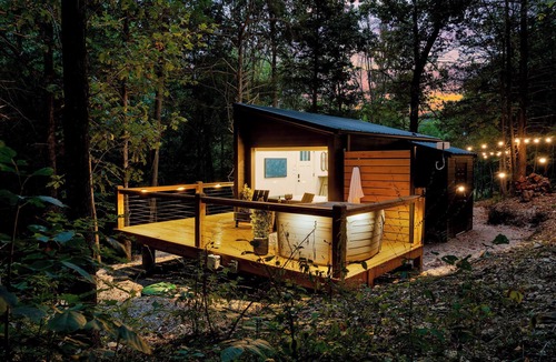 Omaha Cabin | Romantic Hideaway | Hot Tub Near Thunder Ridge