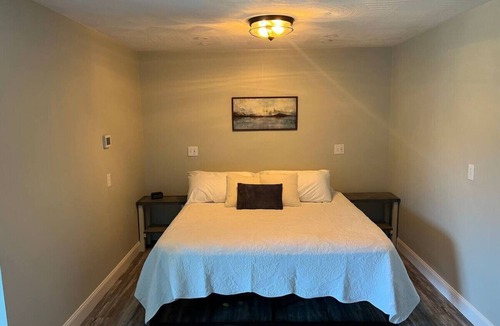 Wellsboro Cabin | Romantic King Suite w/Soaking Tub + Mountain View