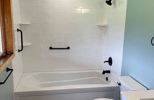 Wellsboro Cabin | Romantic King Suite w/Soaking Tub + Mountain View