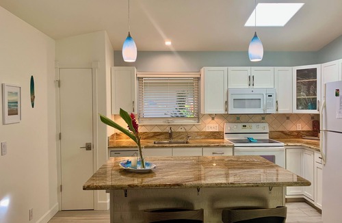 Kihei Cottage | Romantic Private Garden Cottage B&B Within Walking Distance to the Beach!