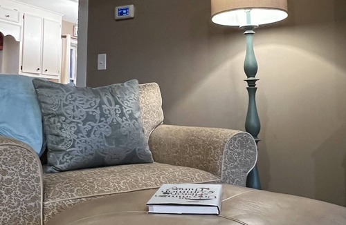 Franklin Cabin | Romeo's Retreat fun family friendly mountain home w/hot tub & game room for 10